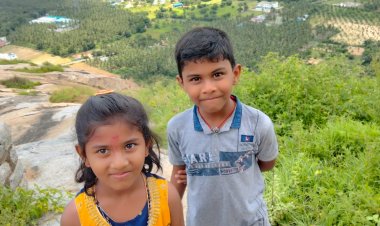 குளத்தில் விழுந்து இறந்த சிறார்களின் கடைசி சிரிப்பு!தந்தையும் தற்கொலை செய்து கொண்டார்!