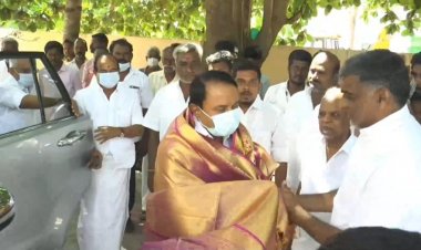 வீரமணிக்கு ஆறுதல் சொன்ன முன்னாள் அமைச்சர்கள்!