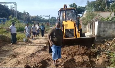 முப்பது ஆண்டுகளாக அரசு அலுவலர்களை பார்க்காத சாலை!