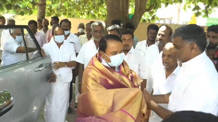 வீரமணிக்கு ஆறுதல் சொன்ன முன்னாள் அமைச்சர்கள்!