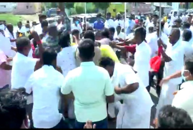 எடப்பாடி பழனிச்சாமியை வரவேற்ற அதிமுகவினர் இடையே அடிதடி!