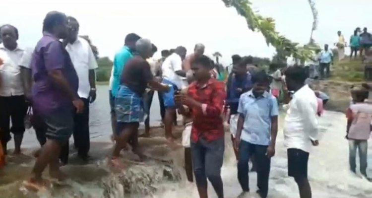 .ஏரியில் தண்ணீர் நிரம்பியது! பம்பை உடுக்கை அடித்து கொண்டாடிய கிராமத்தினர்!!