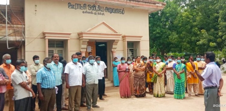 தேர்தல் அலுவலரை தாக்கிய அதிமுக நிர்வாகி! நடவடிக்கை கோரி அலுவலர்கள் ஆர்ப்பாட்டம்!
