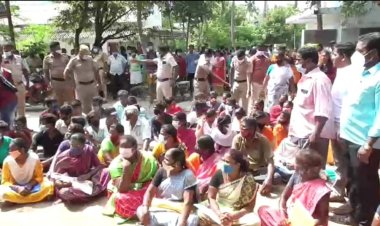 அறிவிப்பில் அலட்சியம் காட்டிய அரசுகல்லூரி முதல்வர்! மாணவர்கள் போராட்டம்!!