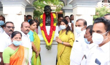  தூத்துக்குடியில் கனிமொழி!