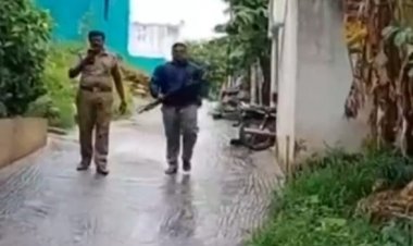 கறுப்புக் கொடிகளை சின்சியராக அகற்றிய போலிசார்!