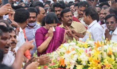 ஐந்து வருட பாரத்தை ஜெயலலிதாவிடம் இறக்கிவிட்டேன்:-சசிகலா! செயற்கை பில்டப்:-ஜெயக்குமார்!