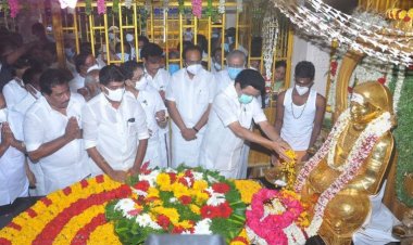 ஓ.பி.எஸ்., இ.பி.எஸ்.மிஸ்ஸிங்! என்ன காரணம்? பசும்பொன் தேவர் நினைவிடத்தில் முதலமைச்சர் மு.க.ஸ்டாலின் மரியாதை!