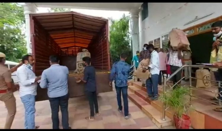 நாளை தேர்தலுக்கு அலுவலர்கள் ரெடி!