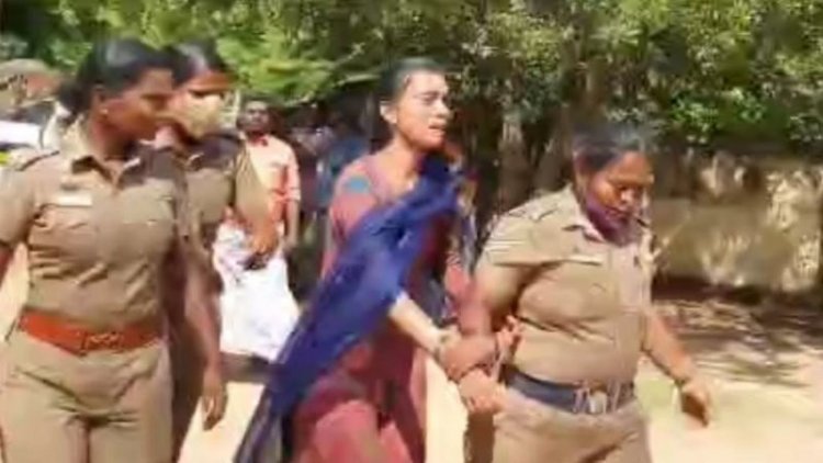 நீதிமன்ற வளாகத்தில் தரதரவென இழுத்துச் செல்லப்பட்ட பெண்ணை மீட்ட பெண் போலிசார்!