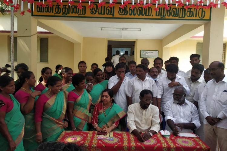 நண்டு...மீன்கறி விருந்து வைத்த பெண்கள்!அதானி திட்டத்துக்கு எதிர்ப்பு! எம்.பி.கள் குஷி!