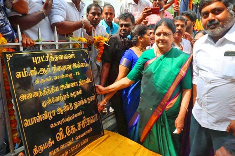 சசிகலா வானத்திலிருந்து தோன்றிய புரட்சித் தாயா? கற்பலகையில் போட்டுக் கொண்டால் பொதுச் செயலாளராக ஆக முடியுமா? அ.தி.மு.க.வில் டிஷ்யூம்..டிஷ்யூம் ஆரம்பம்!