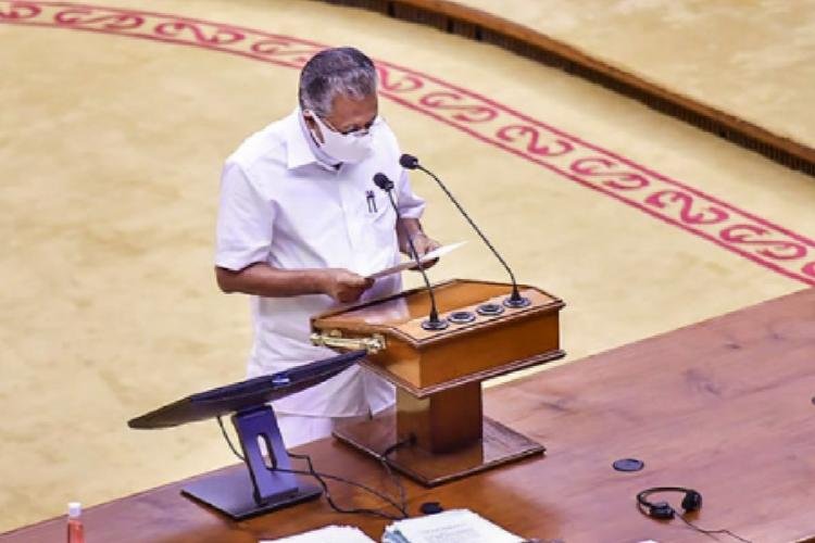 முல்லைப் பெரியாறு அணைக்கு ஆபத்து இல்லை: -வதந்திகள் மீது நடவடிக்கை பாயுமென கேரள முதல்வர் எச்சரிக்கை!!