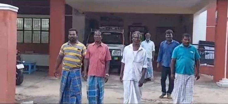 சார்பதிவாளர் மீது காவல் நிலையத்தில் புகார்!