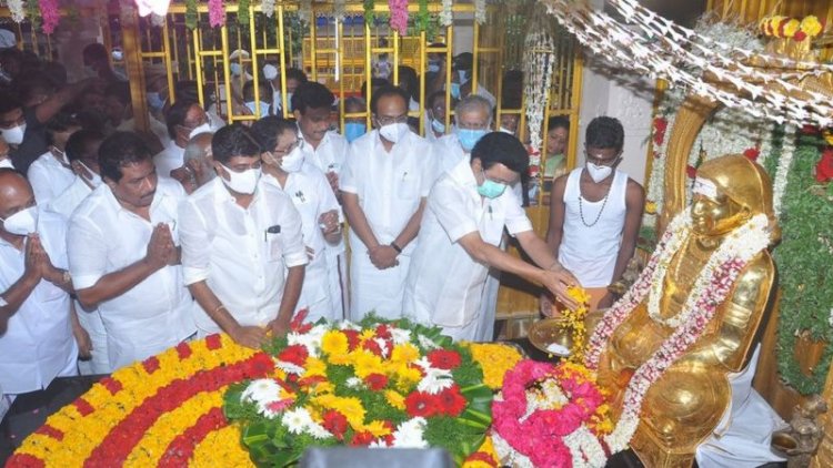 ஓ.பி.எஸ்., இ.பி.எஸ்.மிஸ்ஸிங்! என்ன காரணம்? பசும்பொன் தேவர் நினைவிடத்தில் முதலமைச்சர் மு.க.ஸ்டாலின் மரியாதை!