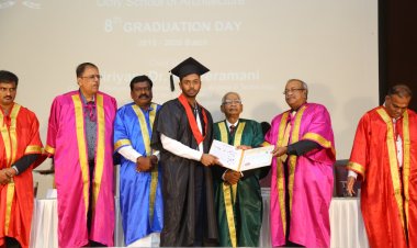 ஊட்டி மெக்கன்ஸ் கல்லூரியின் 8 - வது பட்டமளிப்பு விழா! வேந்தர் கி.வீரமணி பங்கேற்று பட்டம் வழங்கினார்!தொழில்துறை வல்லுனர்ககள் மாணவர்களுடன் கலந்துரையாடல்!!