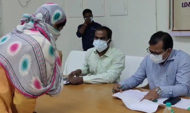 சலைக்காமல் மனு பெற்ற கலெக்டர் அமர் குஷ்வாஹா!