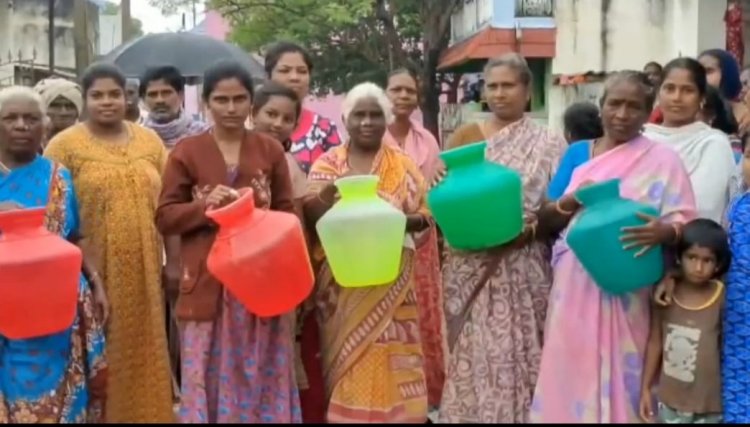 தண்ணிர் பிரச்சனை...அலுவலரை காய்ச்சி எடுத்த பொதுமக்கள்!