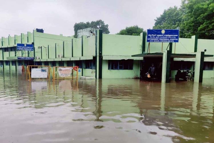 சென்னை கே.கே.நகரில் உள்ள அரசு மருத்துவமனையில் வெள்ளம், நோயாளிகள் மாற்றம்!
