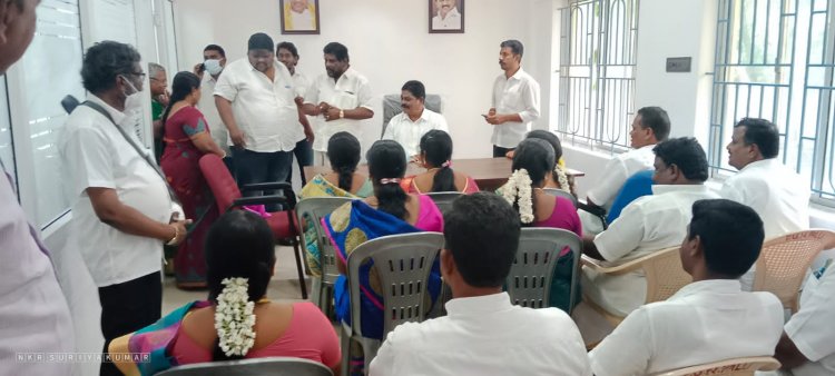 தமிழ்தாய் வாழ்த்தும் இல்லை...தேசிய கீதத்தையும் மறந்தனர்!என்னங்க ஆபிசரு இவுங்க!