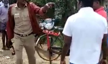 போதை போலிஸ் பீர் பாட்டிலுடன் கைது!