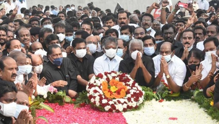 ஜெயலலிதாவுக்கு தமிழகமெங்கும் நினைவஞ்சலி!