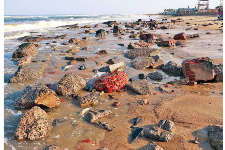 மெரினா பீச் அருகே கடல் உள்வாங்கியது!
