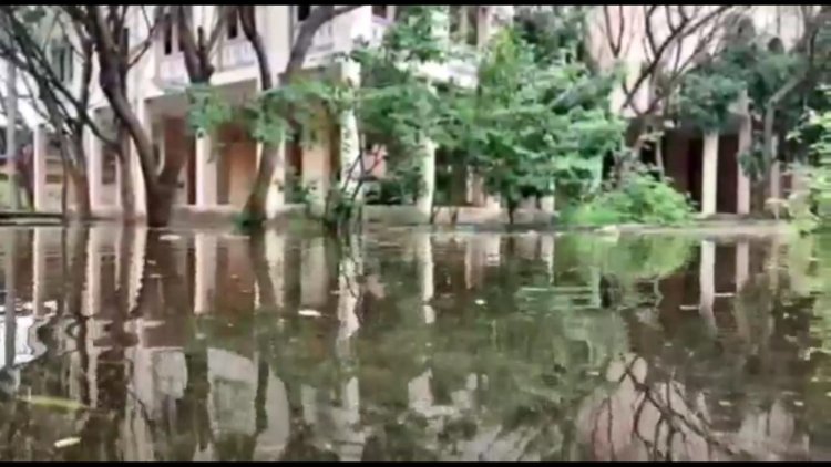 குடியாத்தம் கோர்ட்டை ஏரி நீர் சூழ்ந்தது!