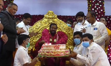 கேக் வெட்டி பிறந்த நாள் கொண்டாடிய சக்தி அம்மா!