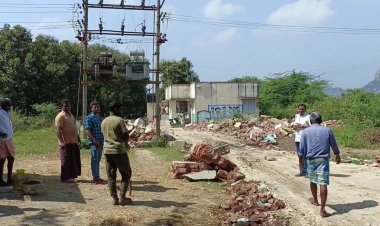 அரசு இடத்தை ஆட்டையை போட்ட முன்னாள் தலைவர்! பொது பணிகள் செய்ய முடியாமல் சிக்கல்!