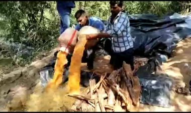 டி.ஐ.ஜி. உத்தரவின் பேரில்-  கள்ளச் சாராயத்தை அழித்த போலிசார்!