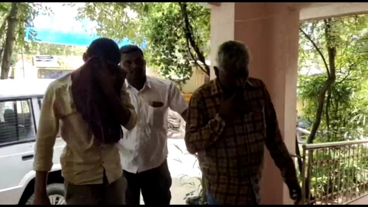 சொகுசு காரில் ஆந்திர செம்மரம்! அரசியல்வாதிக்கு காவல் அலுவலர் சப்போர்ட்!