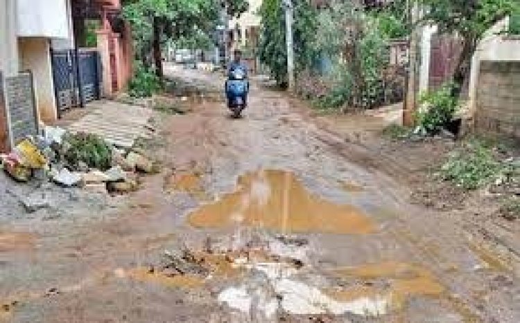 இரண்டே வீட்டுகாரர்களுக்கு முப்பது லட்சம் அரசு பணமா?