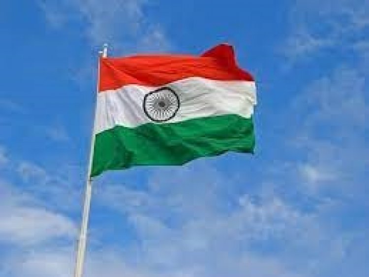 தேசியக் கொடியை ஏற்றிய திமுக பிரமுகர்! கரூர் கலாட்டா!