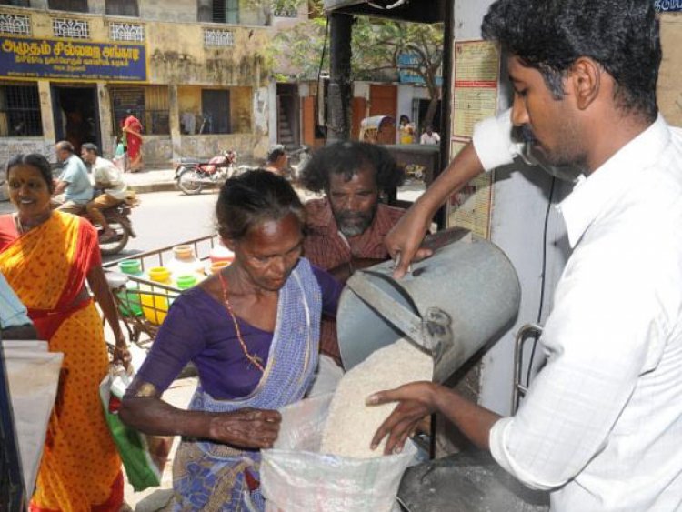 சென்னை ரேஷன் கடைகளை கொத்தாக பிடித்த அலுவலர்கள்!