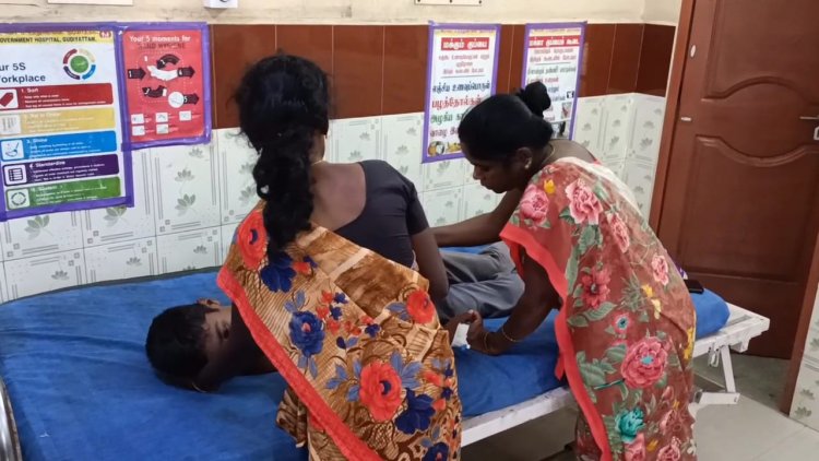 மாணவர்களுக்குள் மோதல்!பிளேடால் அறுத்த பரிதாபம்!