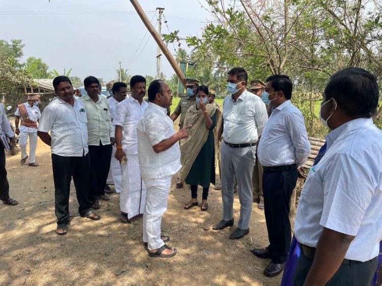 மலைகிராமங்களில் தங்கி பணியாற்றுங்கள்! வி.ஏ.ஓ, மருத்துவர், ஆசிரியர்களுக்கு கலெக்டர் அட்வைஸ்!
