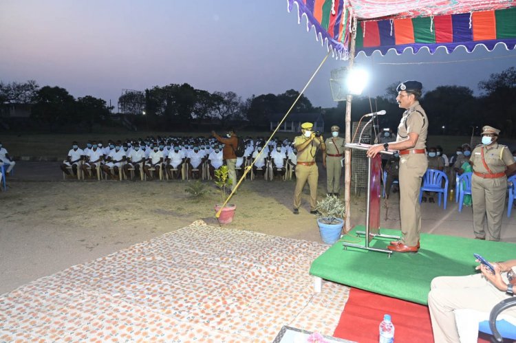 8 கோடி மக்களை பாதுகாக்கும் பொறுப்பு உங்களுக்கே! காவலர் பயிற்சி பள்ளியில் டிஜிபி சைலேந்திரபாபு பேச்சு!
