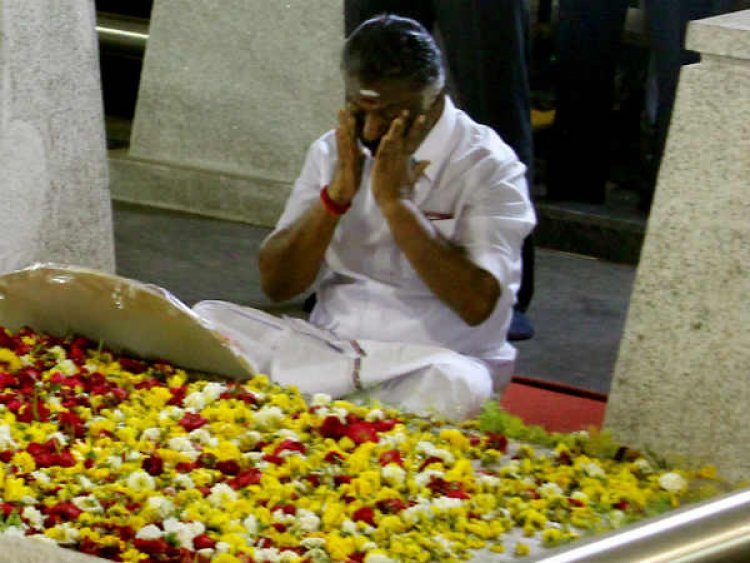 சபதத்தை கைவிட்டு சசிகலாவுக்கு கவசம் போட்டாரா ஓ.பி.எஸ்.?