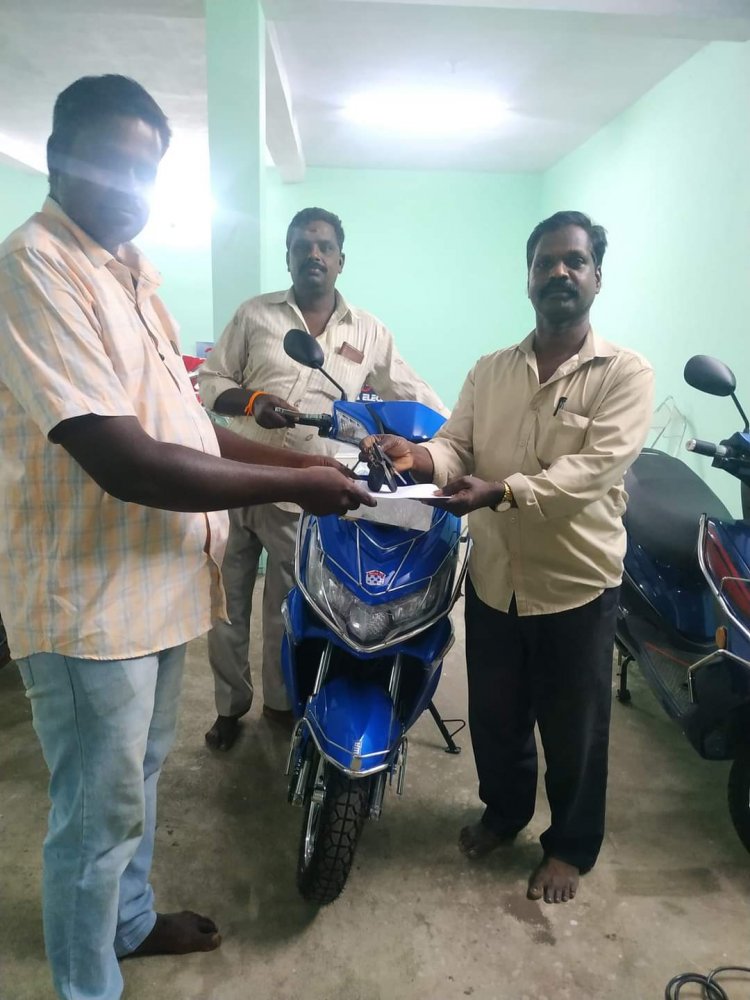 உயிர்களைப் பறித்த பேட்டரி பைக்!