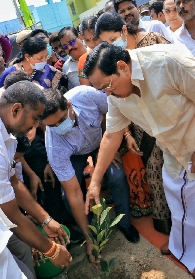 அமைச்சர் தொகுதியில் பணிபுரிகிறோம் என்ற உணர்வுடன் அதிகாரிகள் செயல்பட வேண்டும்! ஸ்மார்ட் சிட்டி திட்டத்துக்காக அளித்த ஆயிரம் கோடியில் முறைகேடு:-துரைமுருகன் பேட்டி!