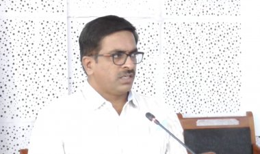 கலெக்டரிடம் வாங்கிக்கட்டிக்கொண்ட அலுவலர்கள்!