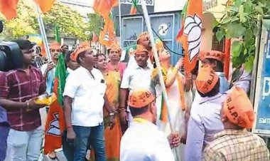 குஷ்பு ஏற்றிய வித்தியாசமான பா.ஜ.க.கொடி!