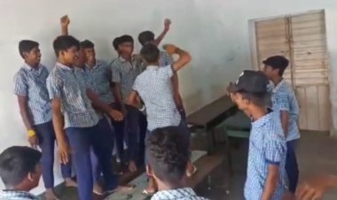 எம்.ஜி.ஆர் பாட்டுக்கு ரேக்கிங் செய்த அரசு பள்ளி மாணவர்கள்! கண்டு கொள்ளாத பள்ளி தலைமை!