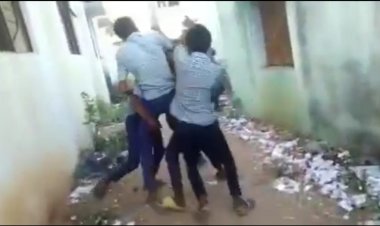 மாணவிக்காக முரட்டுத்தனமாக தாக்கிக் கொண்ட மாணவர்கள்!