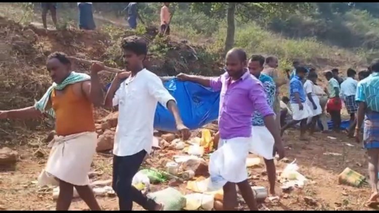 பிக்கப் வேன் நூறு அடி பள்ளத்தில் விழந்து விபத்து! ஒரே கிராமத்தைச் சேர்ந்த 11 பெண்கள் பலி:- கலெக்டர் மீது பொதுமக்கள் அதிருப்தி!