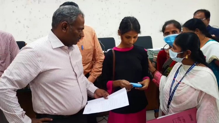 மனிதாபிமான மருத்துவர்கள்!வழியனுப்பிய கலெக்டர்!