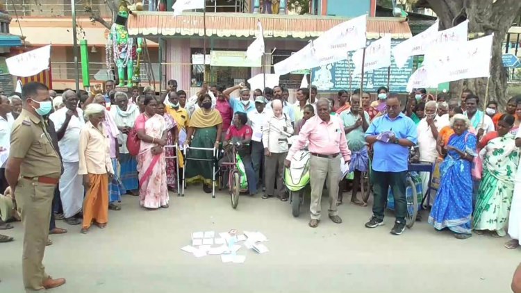 டுபாக்கூர் சான்று:- எஸ்.பி.ஆபிஸில் போராட்டம் நடத்திய மாற்று திறனாளிகள்!