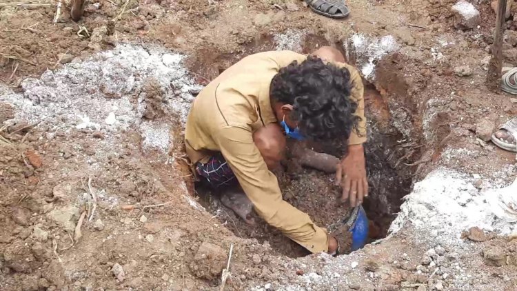 மாந்தீரிகம்-சூன்யம் பொருட்களை அடைப்பதாக கூறி தந்தையை டிரம்மில் வைத்து புதைத்த மகன்!