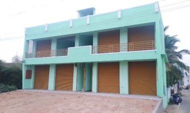 நகராட்சி ஆணையர் கையெழுத்தை போட்டுக்கொண்ட மலர்கொடி-பொற்கொடி!